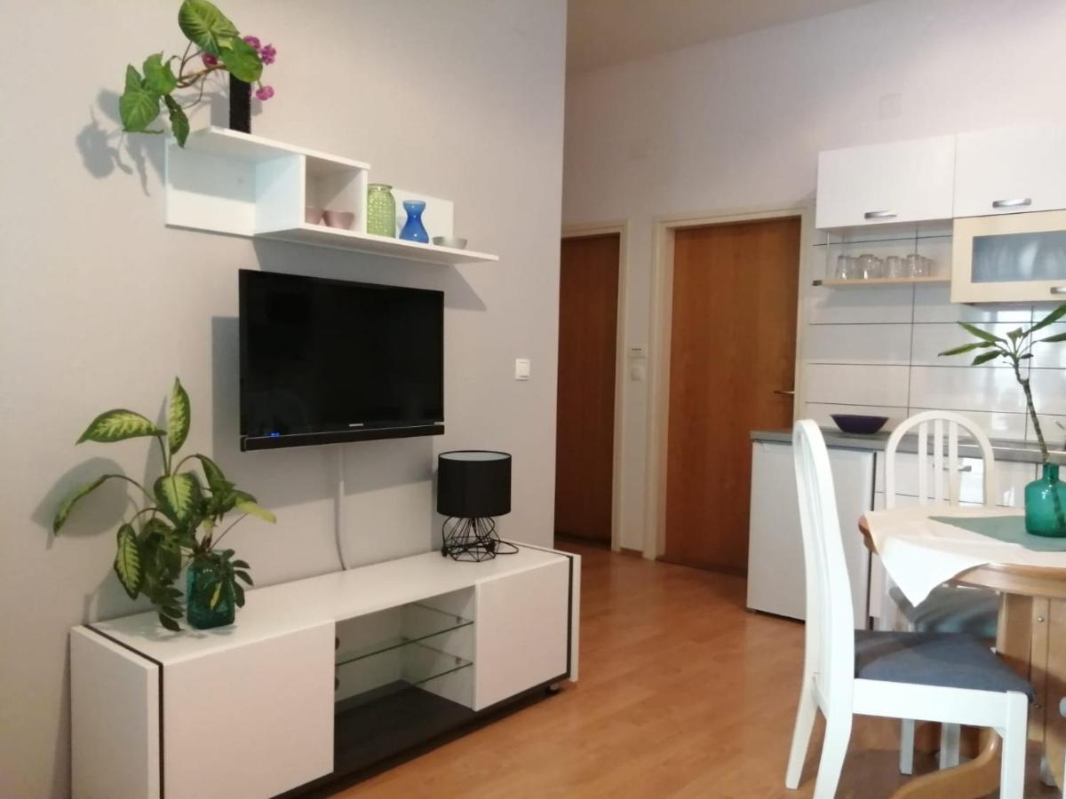 Apartments Suri Водице Екстер'єр фото