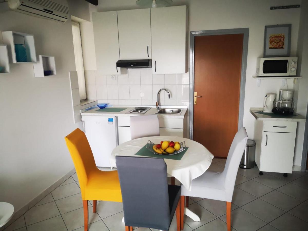 Apartments Suri Водице Екстер'єр фото