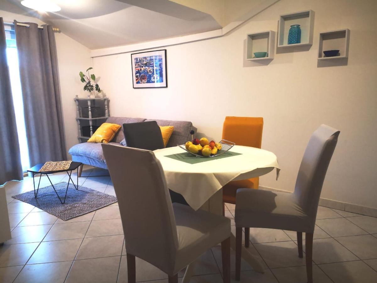 Apartments Suri Водице Екстер'єр фото