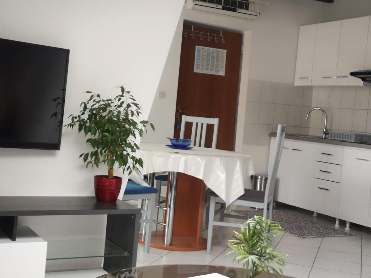 Apartments Suri Водице Екстер'єр фото