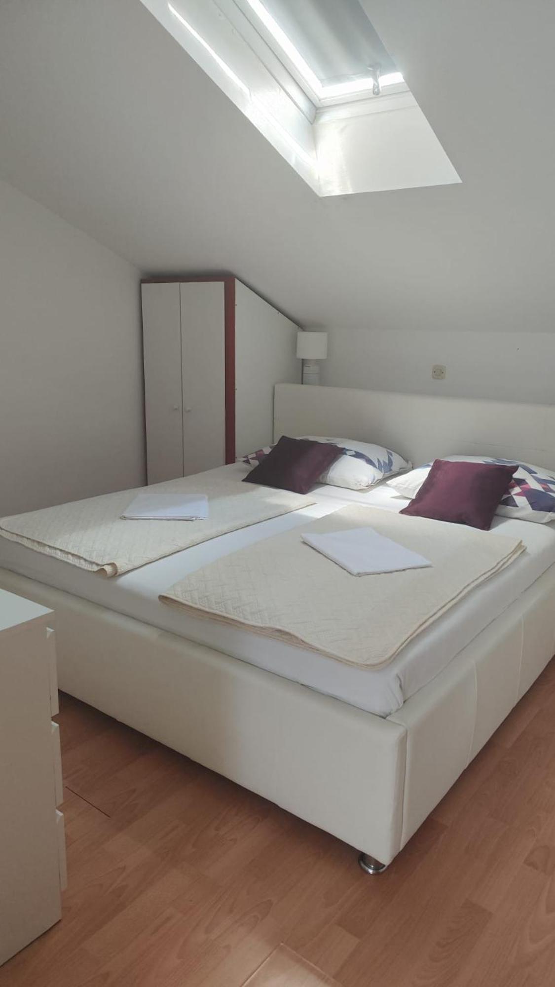Apartments Suri Водице Екстер'єр фото