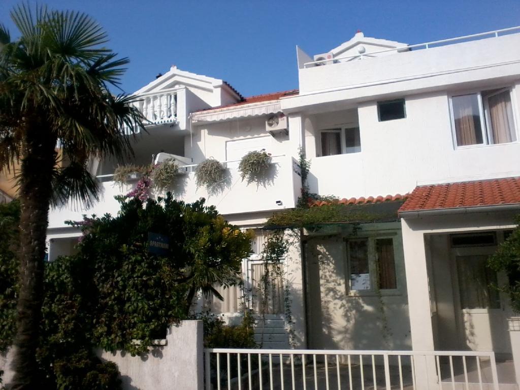 Apartments Suri Водице Екстер'єр фото